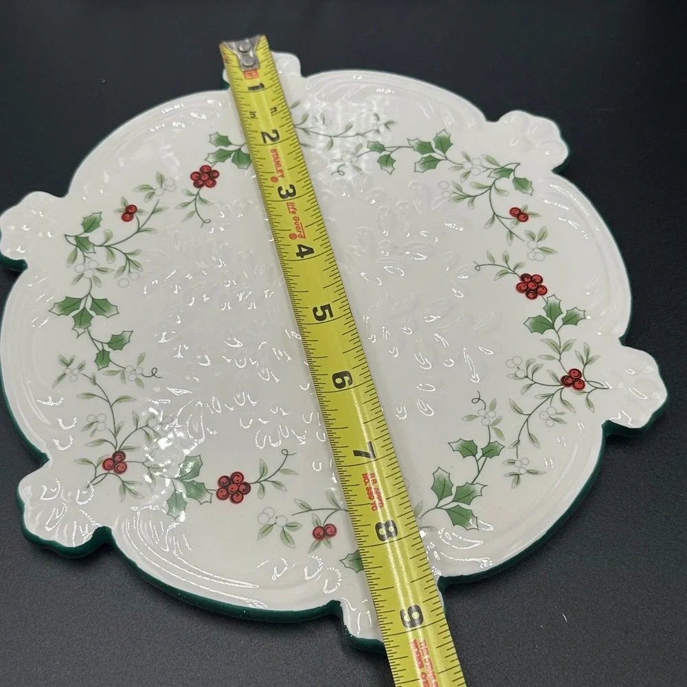 Pfaltzgraff Winterberry Snowflake Trivet 9in White Holly Berry Christmas Festive